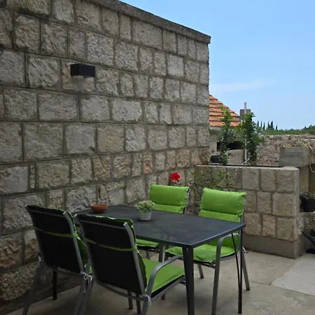 Stone Nest * Čilipi